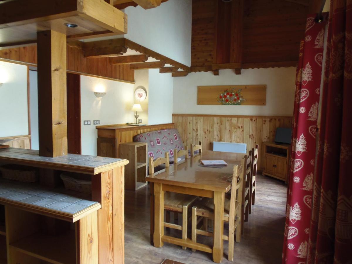 Chalet L'Aubepine Residence B&B เบส์ซองส์ ภายนอก รูปภาพ