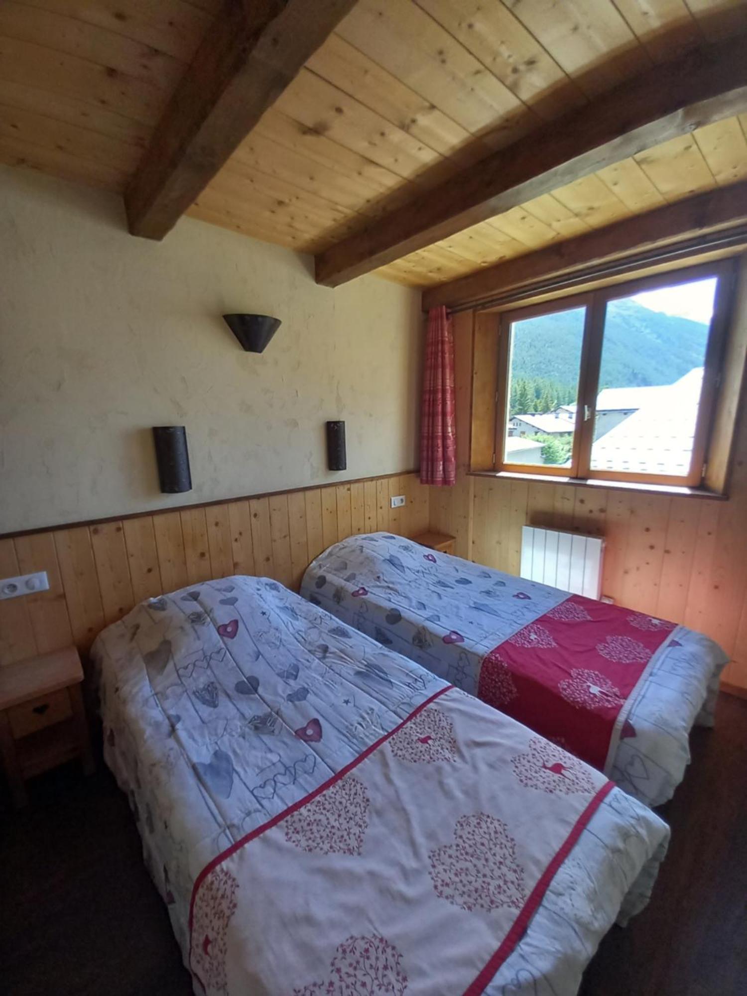 Chalet L'Aubepine Residence B&B เบส์ซองส์ ภายนอก รูปภาพ
