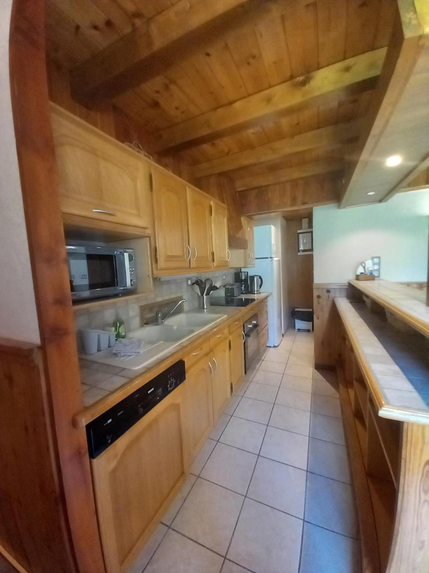 Chalet L'Aubepine Residence B&B เบส์ซองส์ ภายนอก รูปภาพ