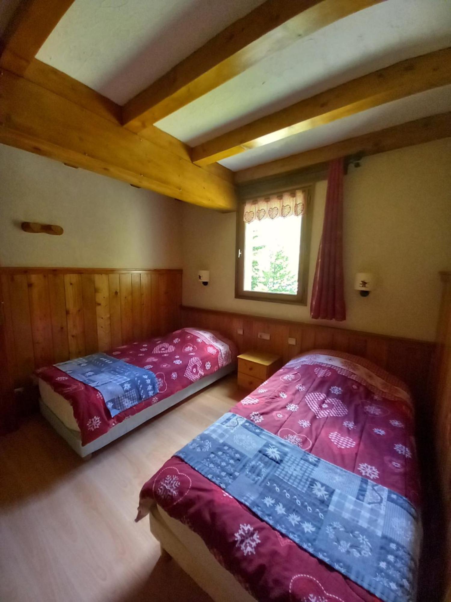 Chalet L'Aubepine Residence B&B เบส์ซองส์ ภายนอก รูปภาพ