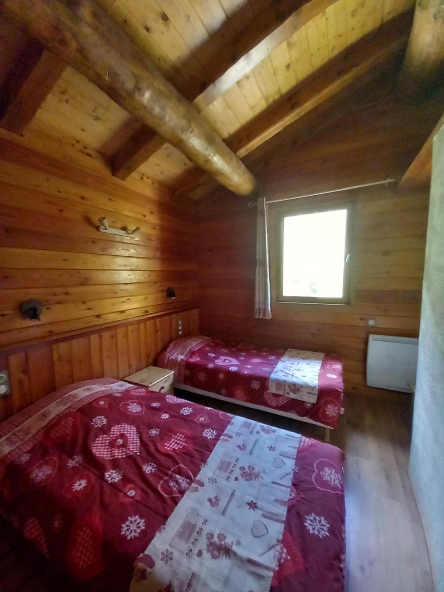 Chalet L'Aubepine Residence B&B เบส์ซองส์ ภายนอก รูปภาพ