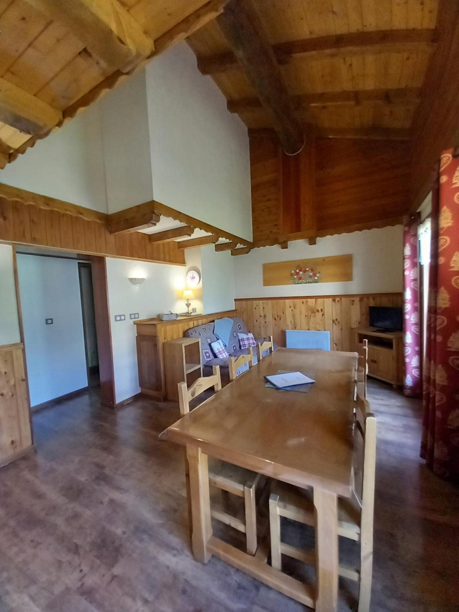 Chalet L'Aubepine Residence B&B เบส์ซองส์ ภายนอก รูปภาพ
