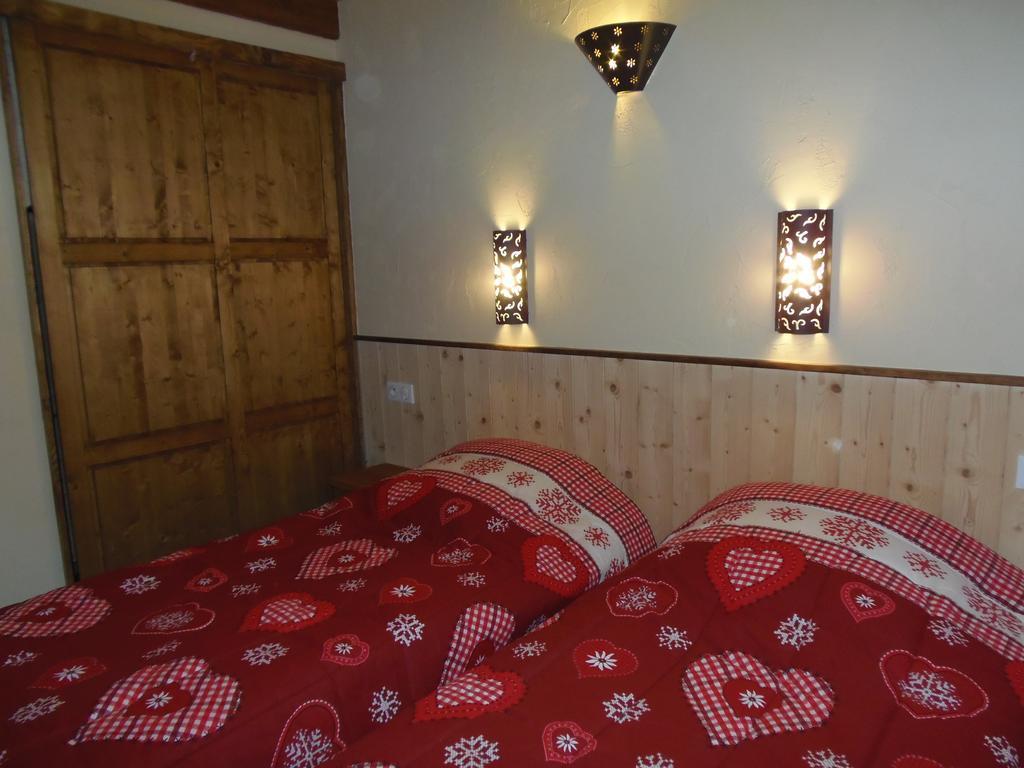 Chalet L'Aubepine Residence B&B เบส์ซองส์ ภายนอก รูปภาพ