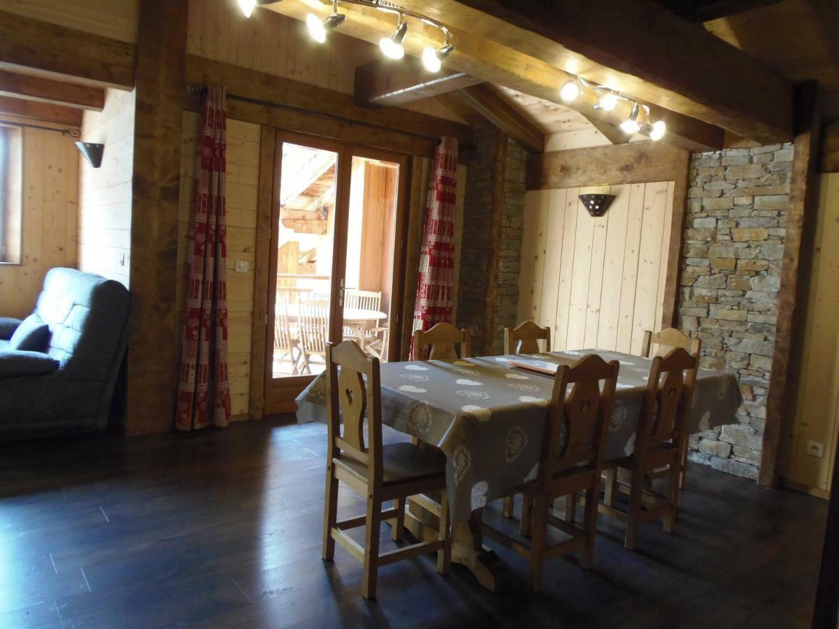 Chalet L'Aubepine Residence B&B เบส์ซองส์ ภายนอก รูปภาพ