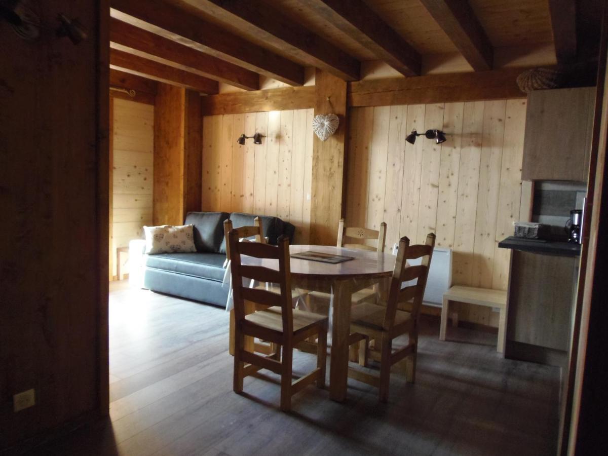 Chalet L'Aubepine Residence B&B เบส์ซองส์ ภายนอก รูปภาพ