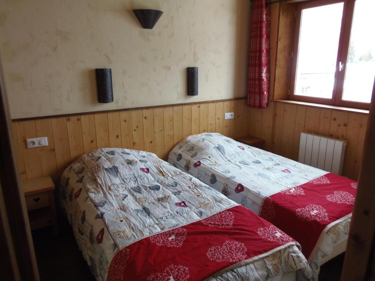 Chalet L'Aubepine Residence B&B เบส์ซองส์ ภายนอก รูปภาพ