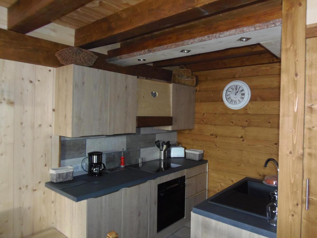 Chalet L'Aubepine Residence B&B เบส์ซองส์ ภายนอก รูปภาพ