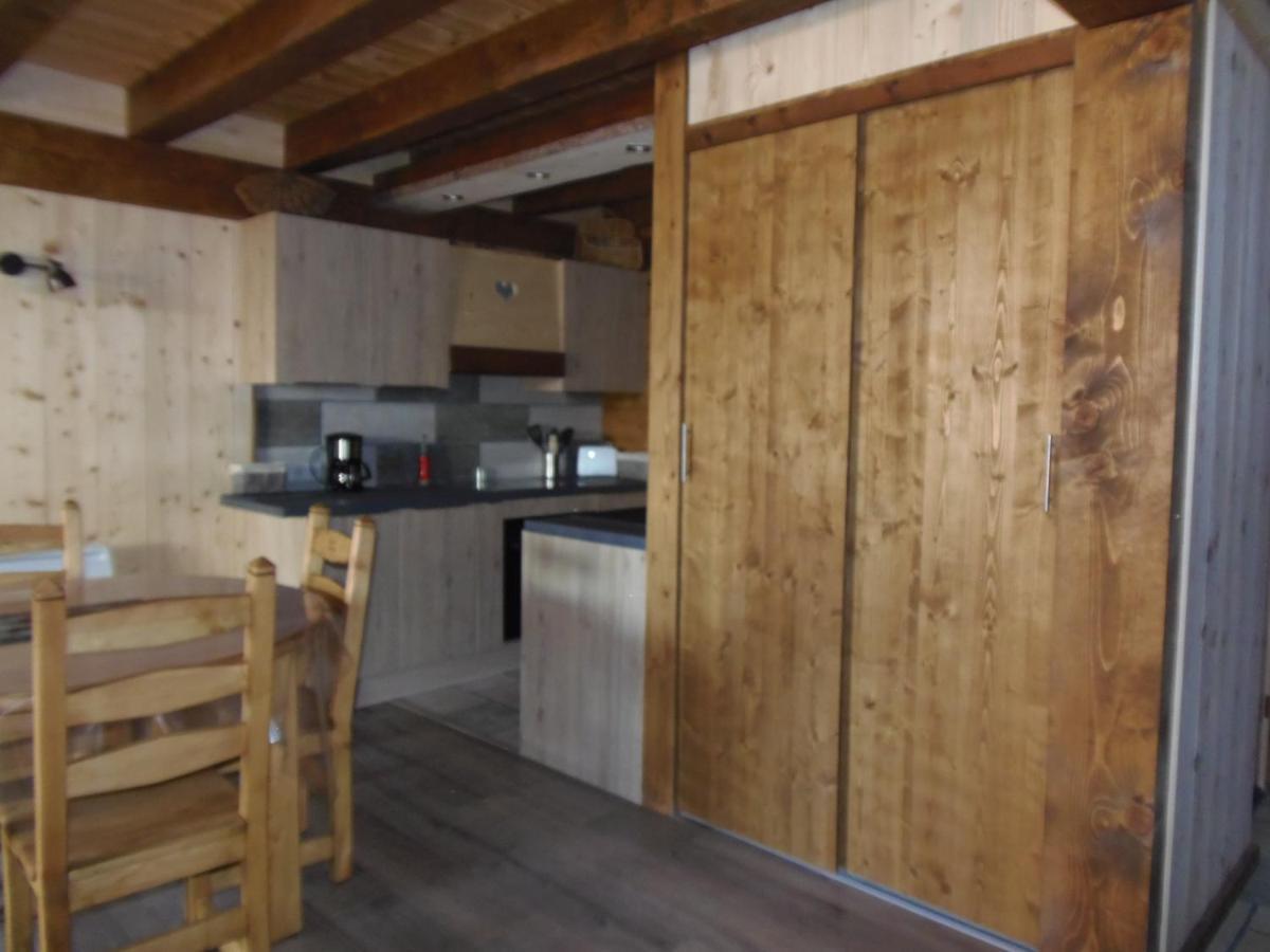 Chalet L'Aubepine Residence B&B เบส์ซองส์ ภายนอก รูปภาพ
