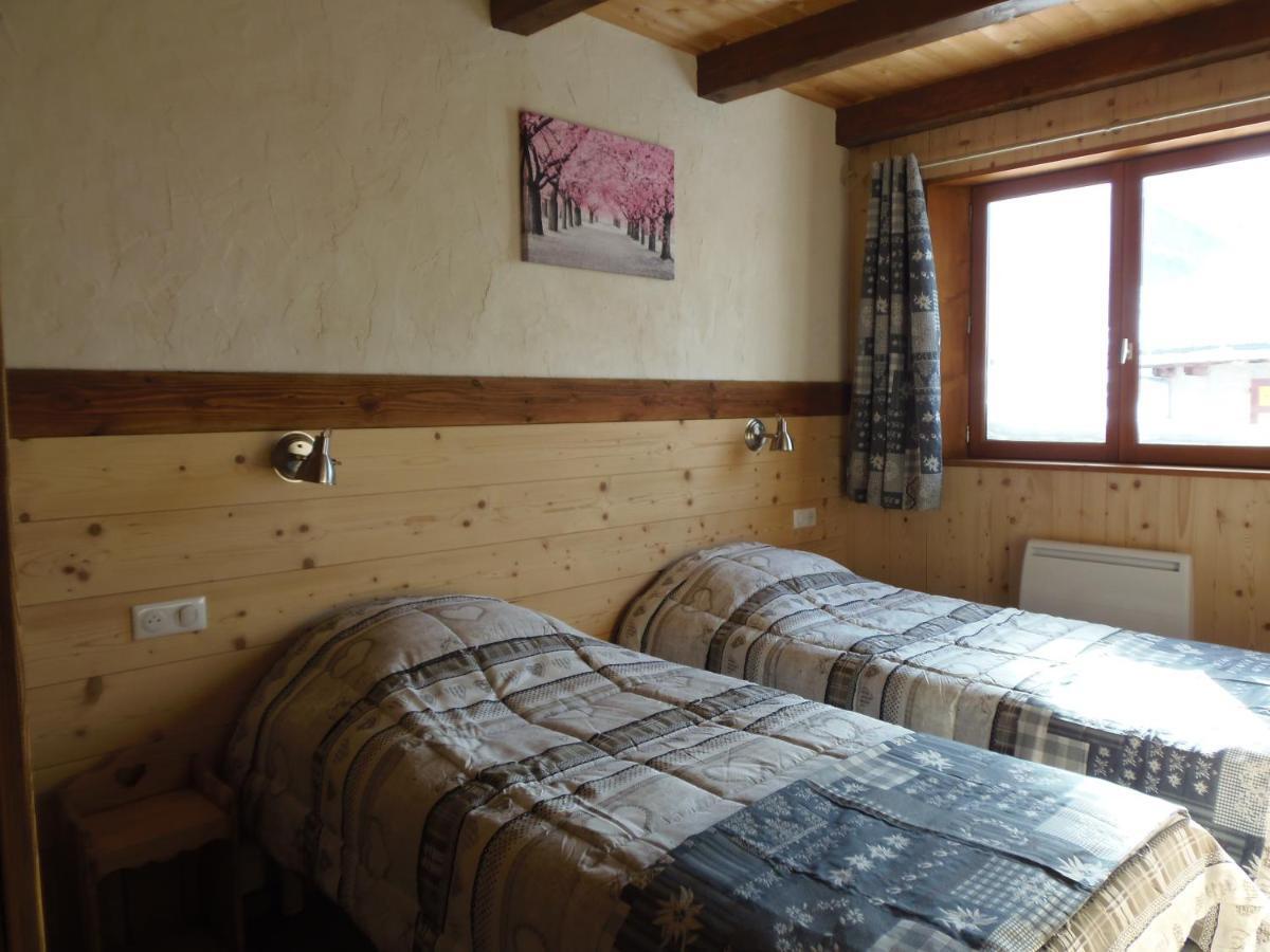 Chalet L'Aubepine Residence B&B เบส์ซองส์ ภายนอก รูปภาพ