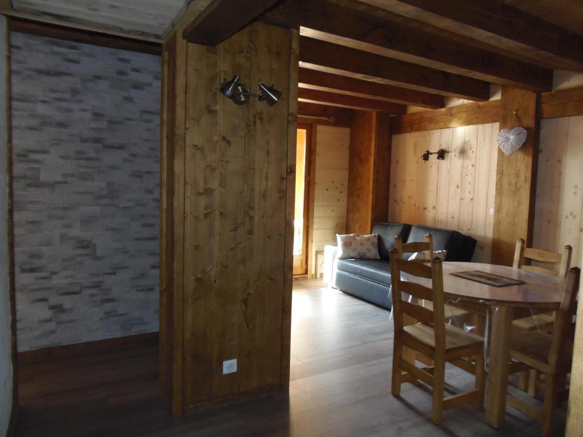 Chalet L'Aubepine Residence B&B เบส์ซองส์ ภายนอก รูปภาพ