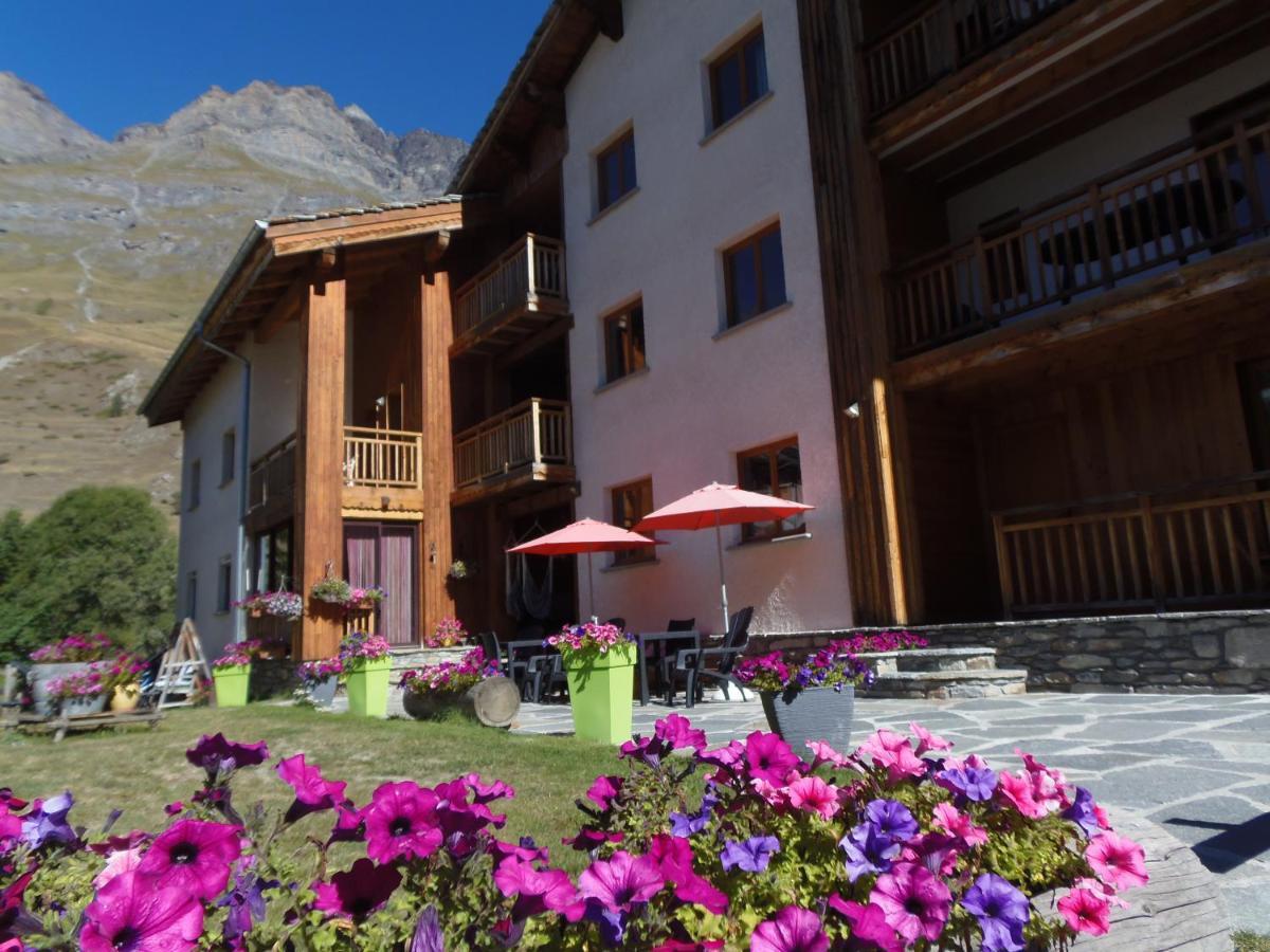 Chalet L'Aubepine Residence B&B เบส์ซองส์ ภายนอก รูปภาพ