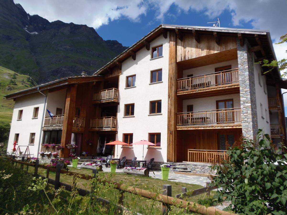 Chalet L'Aubepine Residence B&B เบส์ซองส์ ภายนอก รูปภาพ
