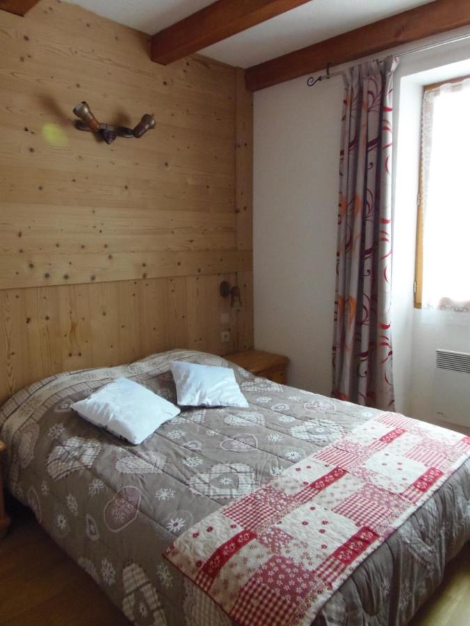 Chalet L'Aubepine Residence B&B เบส์ซองส์ ภายนอก รูปภาพ